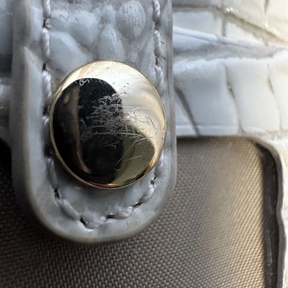 PRE-OWNED Iridescent White "Milk Melbourne" Credit Card Wallet - Picture 7 of 10